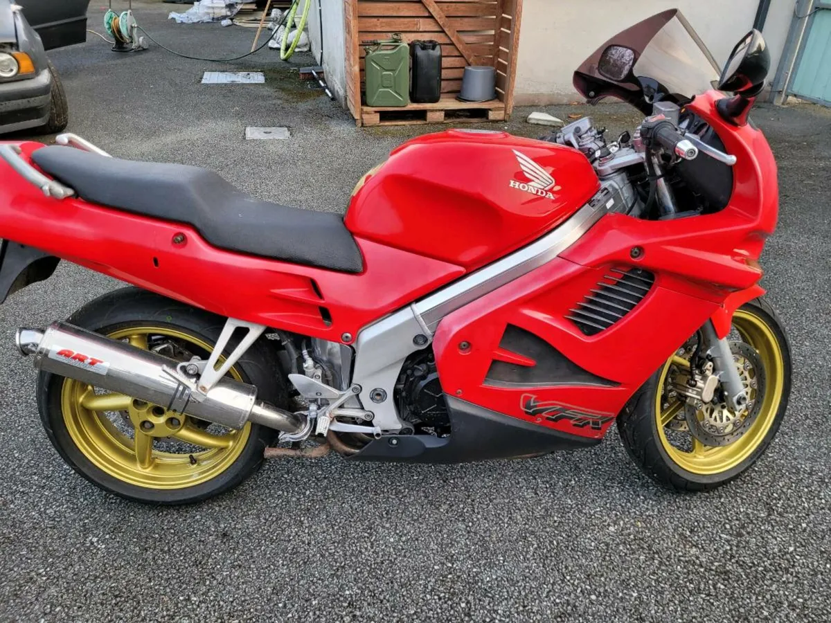 1997 VFR 750 - Image 4