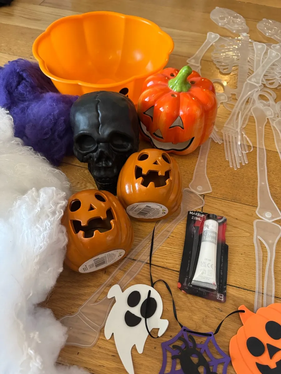 Halloween Decorations - Image 2