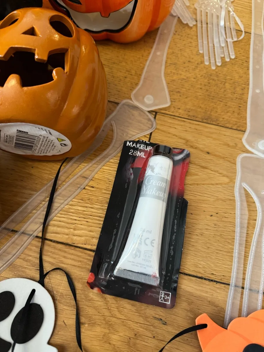 Halloween Decorations - Image 4
