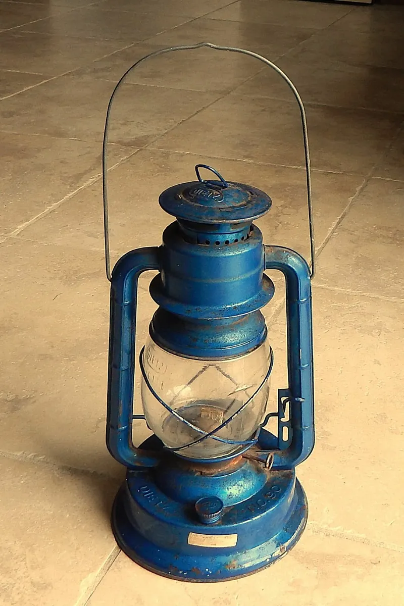 Vintage Dietz No 90 Blue Oil Lantern - Image 1