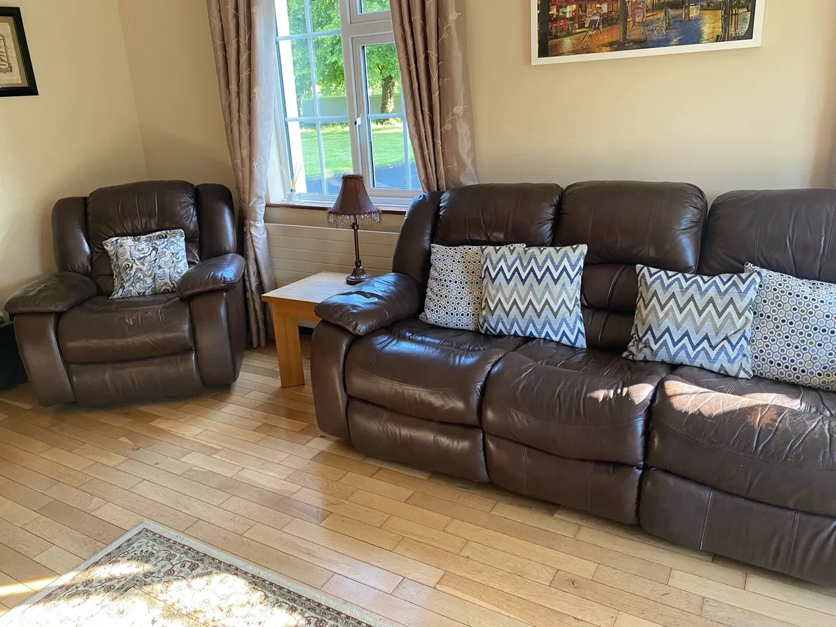 Brown leather 3,1,1 sofa set - Image 1