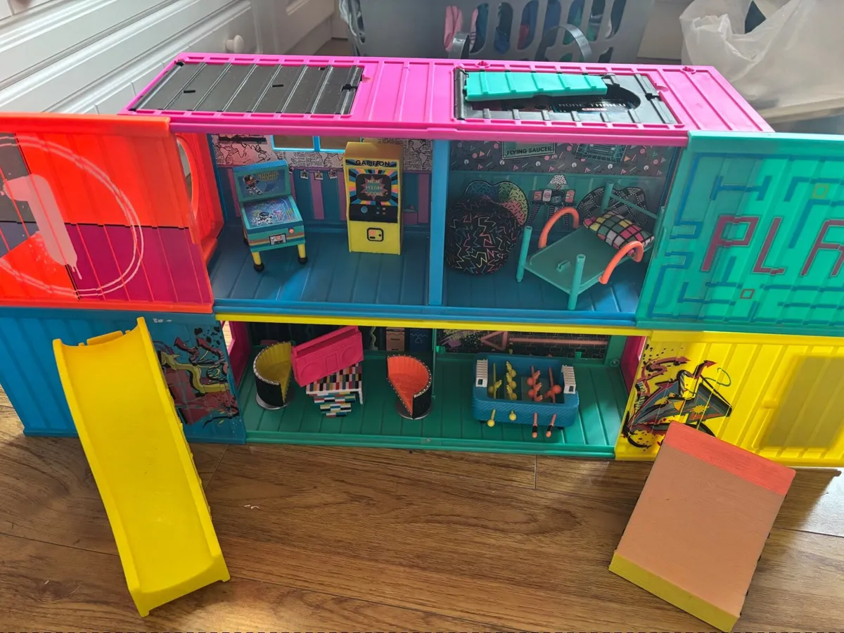 LOL Dollhouse and Toys - Image 2
