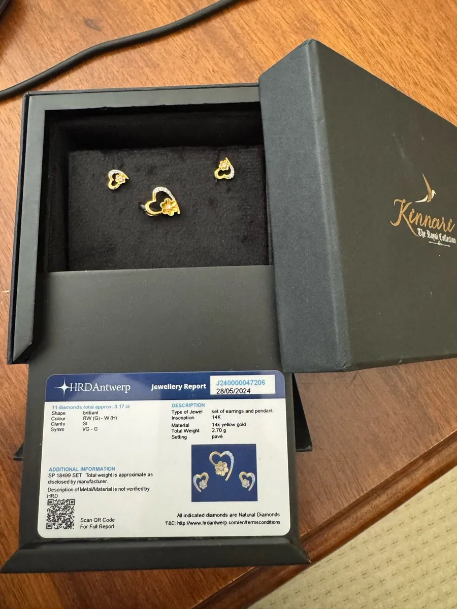 Gold jewellery - Image 1