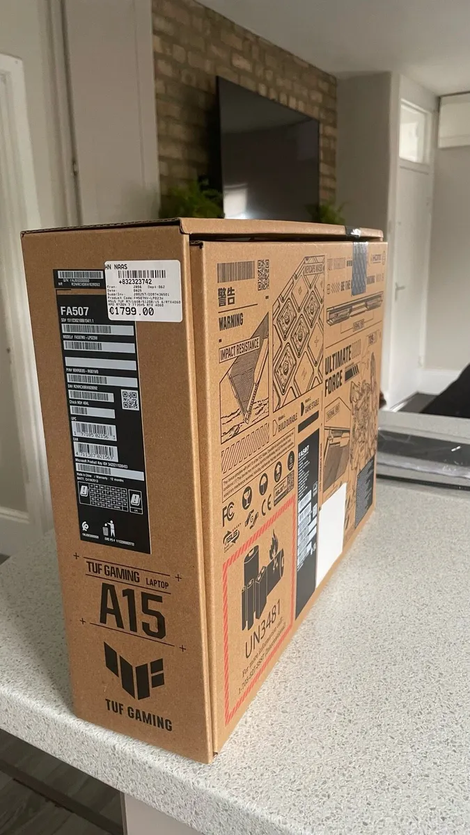 ASUS R7 Laptop - Image 1