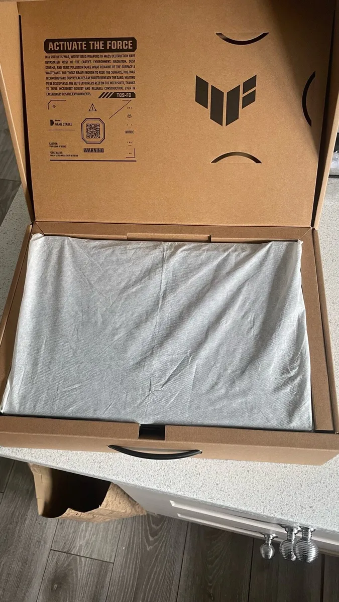 ASUS R7 Laptop - Image 4