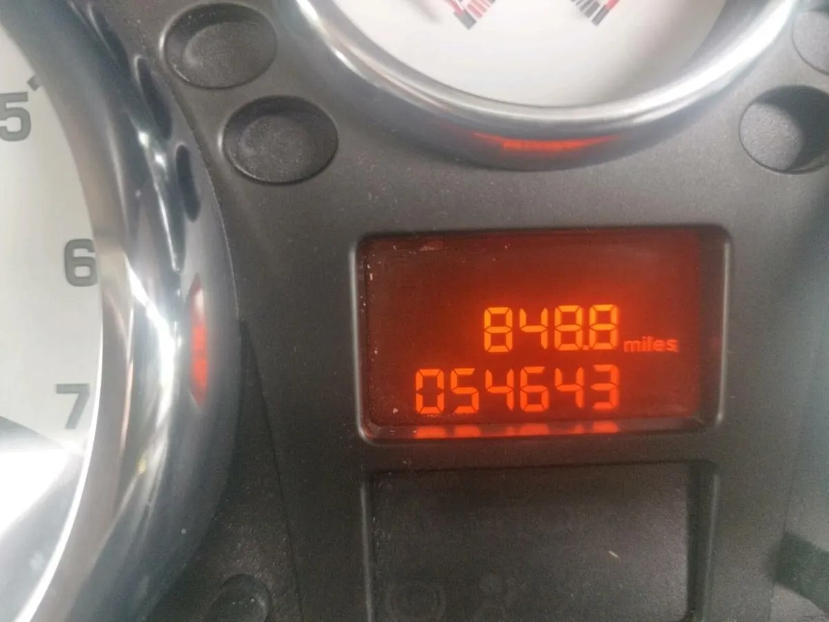 Peugeot 207 2012 - Image 2