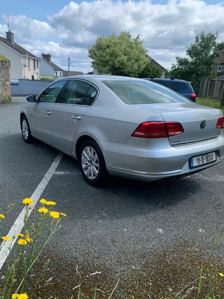 Volkswagen Passat 2011 - Image 4