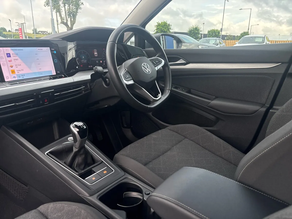 Volkswagen Golf 2023 - Image 3
