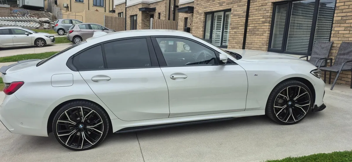BMW 3-Series 2021 - Image 1