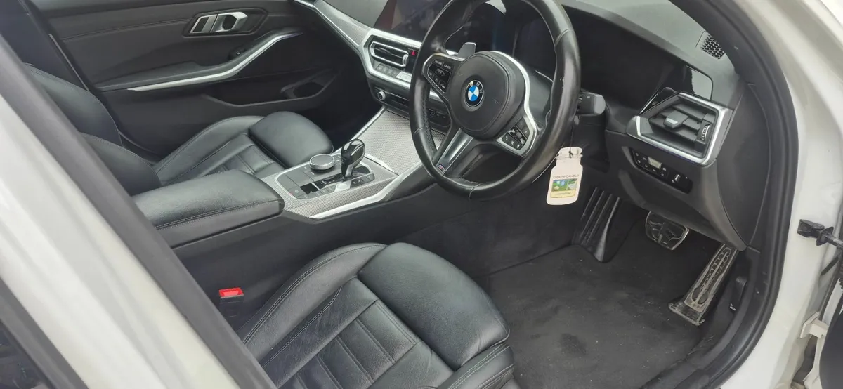 BMW 3-Series 2021 - Image 2