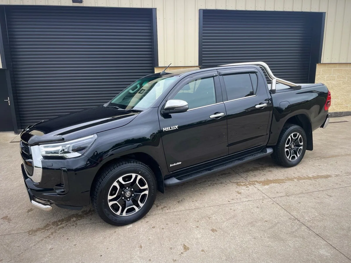 2021 TOYOTA HILUX 2.4 D4D INVINCIBLE AUTO - Image 1