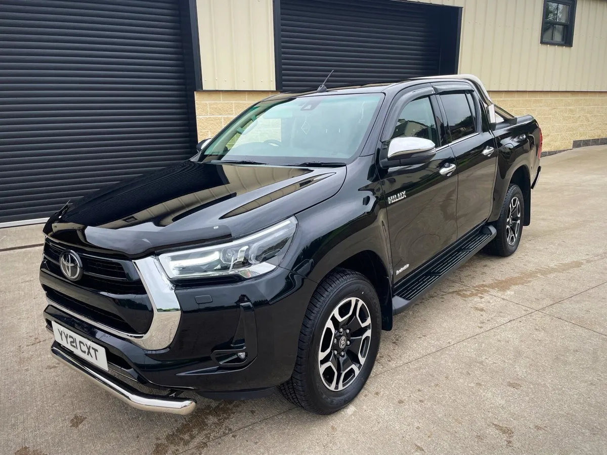 2021 TOYOTA HILUX 2.4 D4D INVINCIBLE AUTO - Image 2
