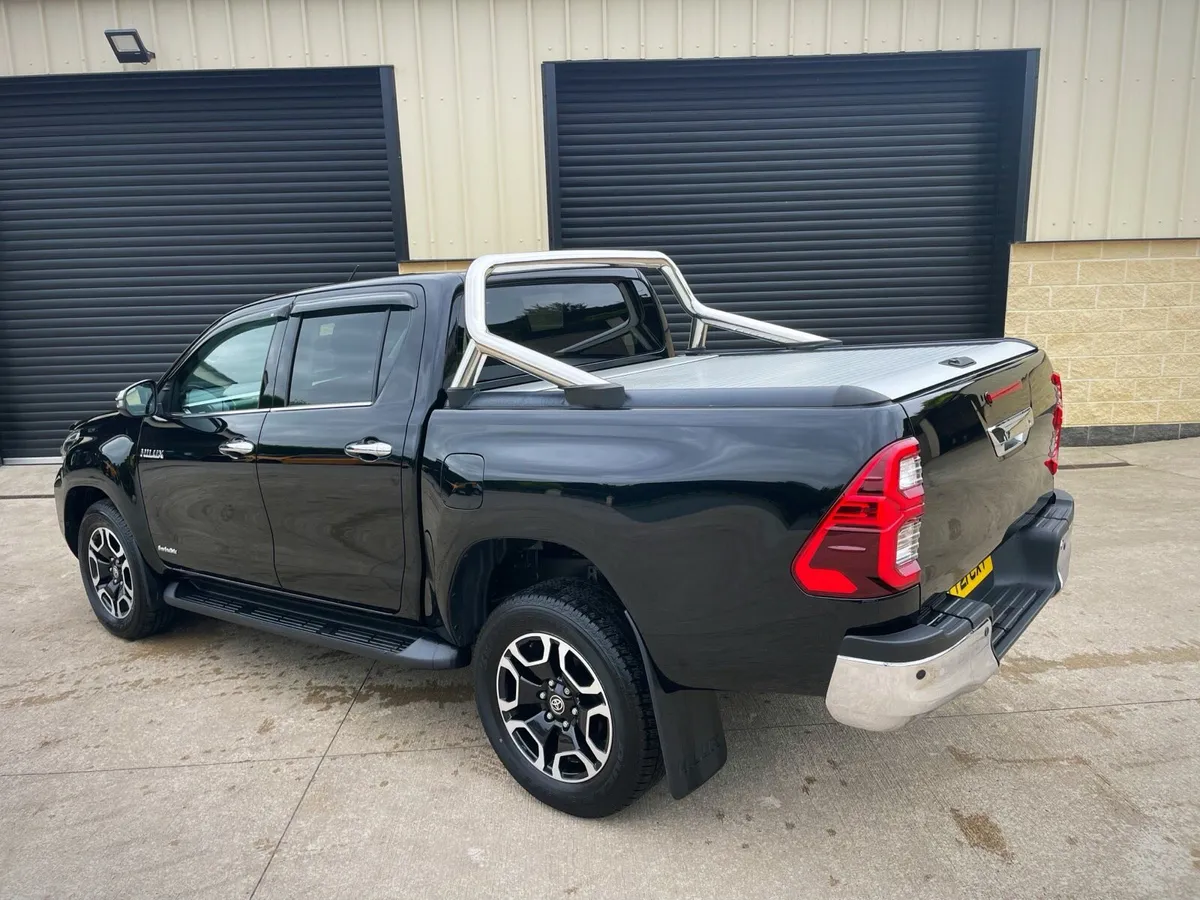 2021 TOYOTA HILUX 2.4 D4D INVINCIBLE AUTO - Image 3