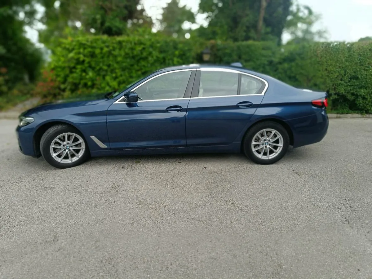 BMW 5-Series 2022 - Image 2