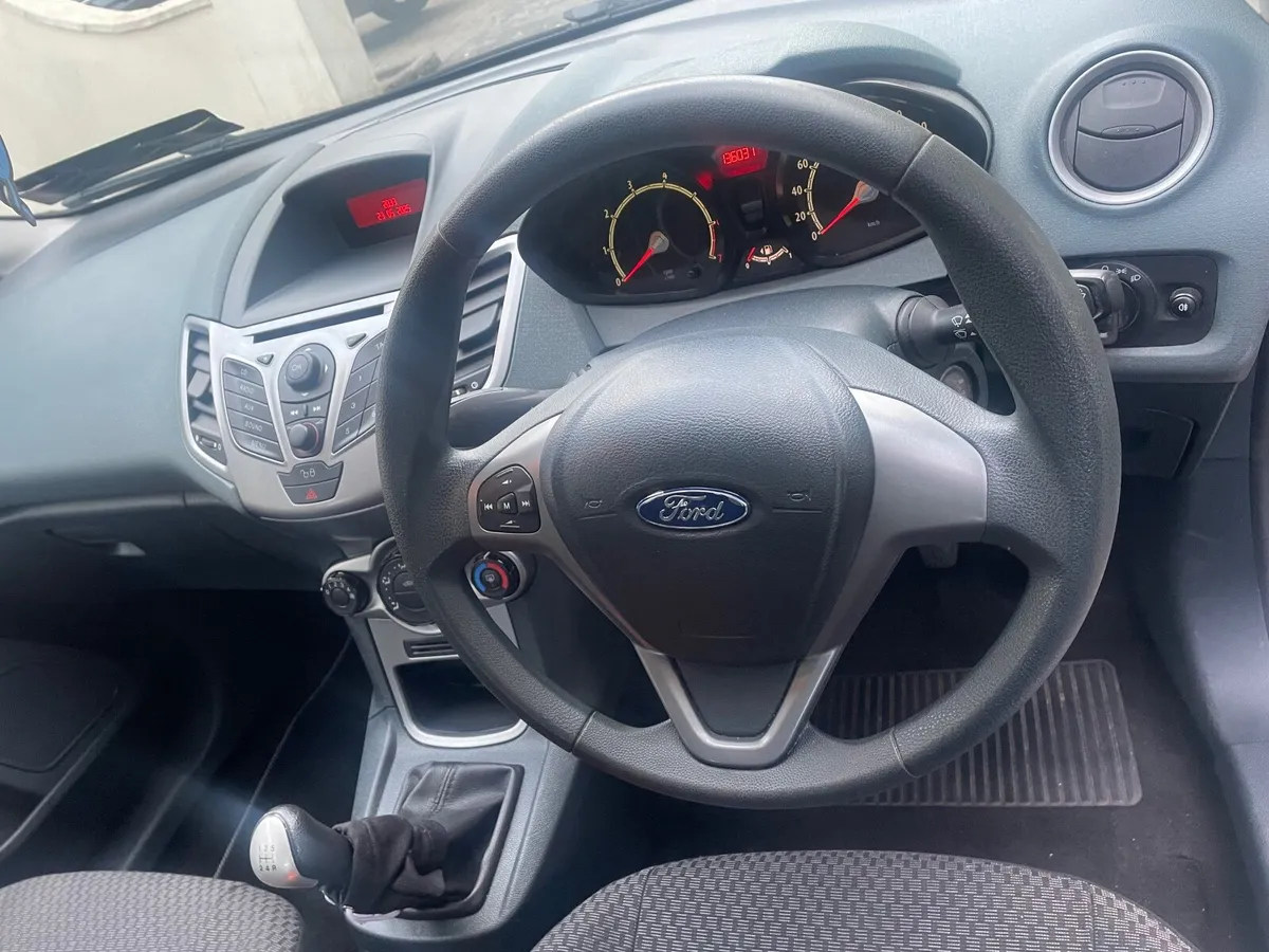 Ford Fiesta 2010 - Image 4