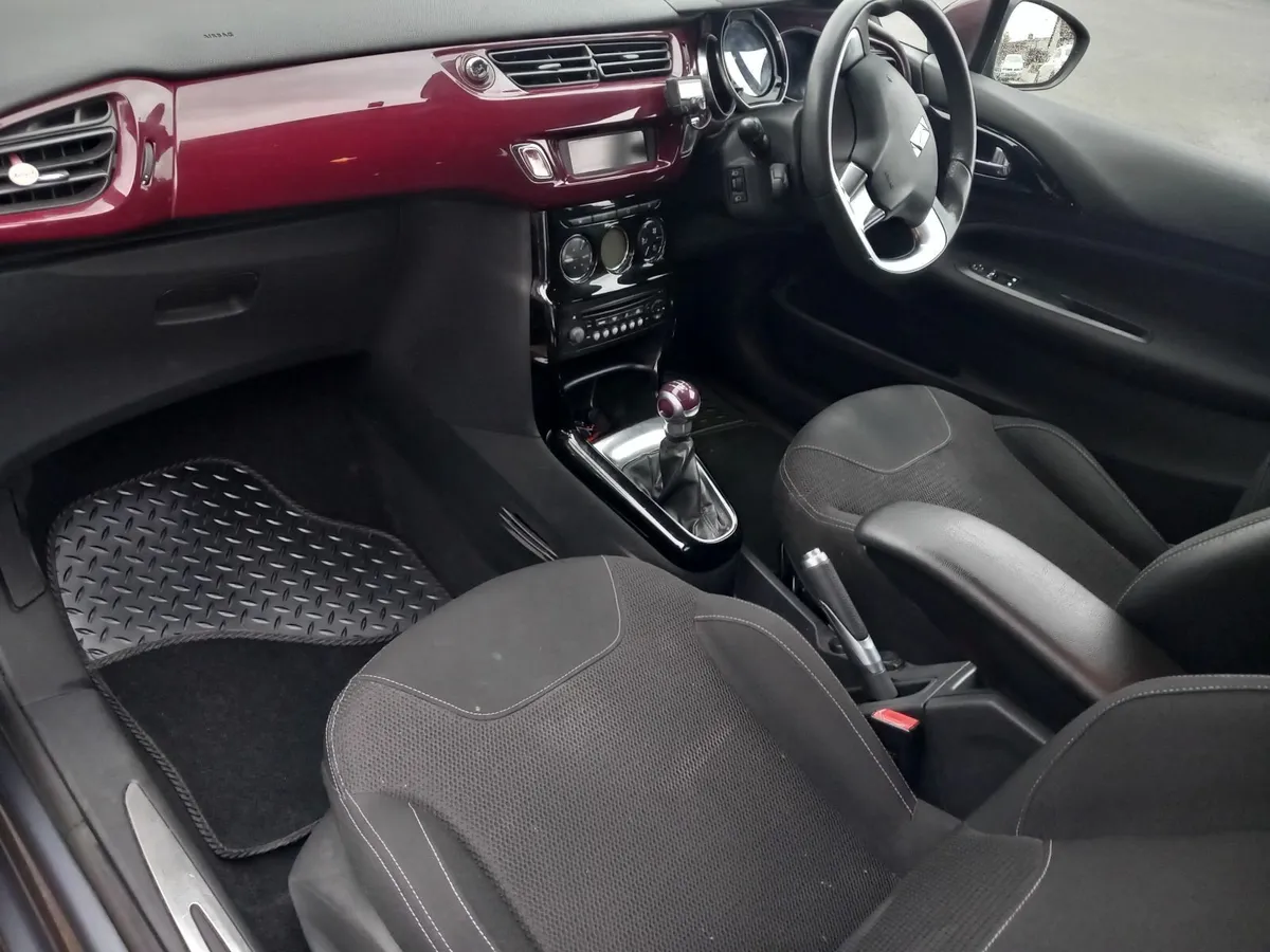 Citroen DS 3 2011 - Image 2