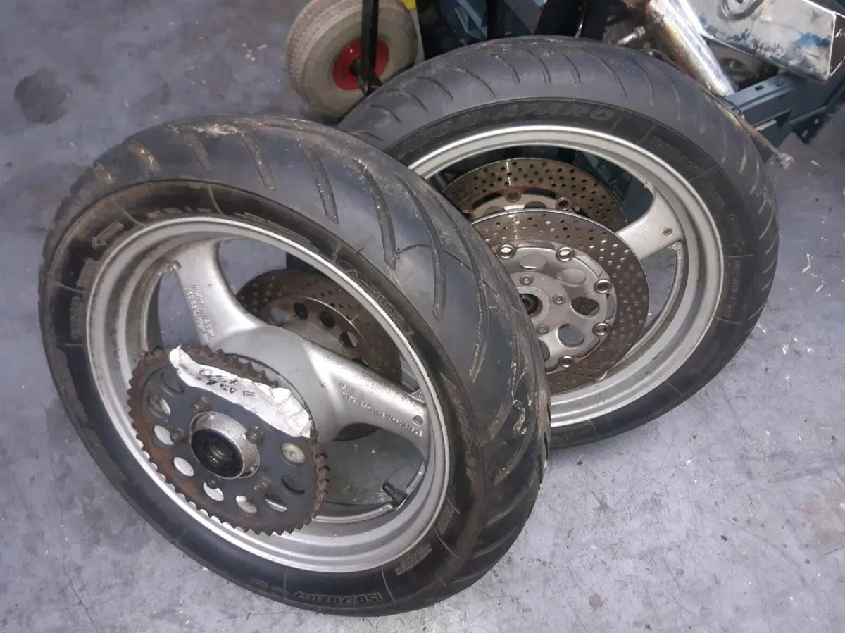 SUZUKI GSX750 F 1990 WHEELS & NEARLY NEW TYRES - Image 1