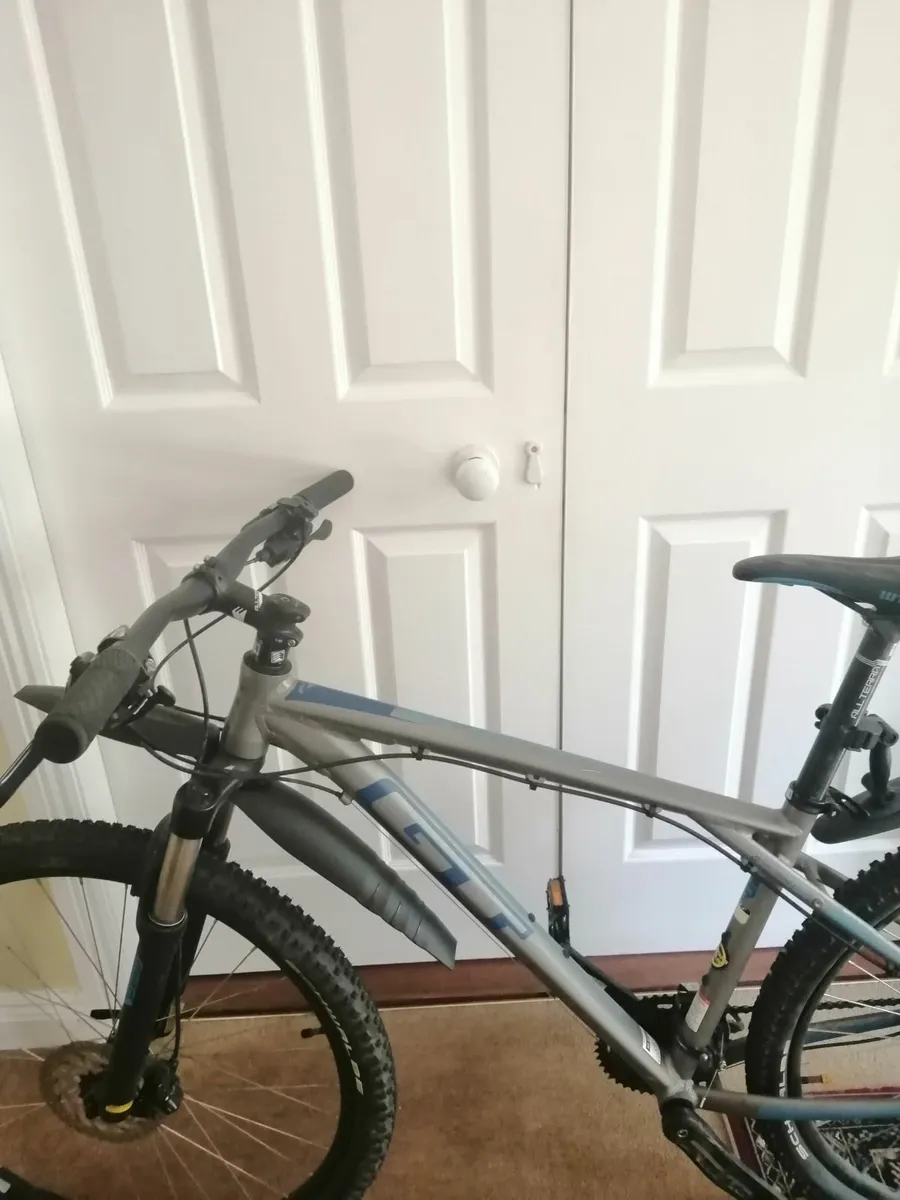 Mountain bike - Image 1