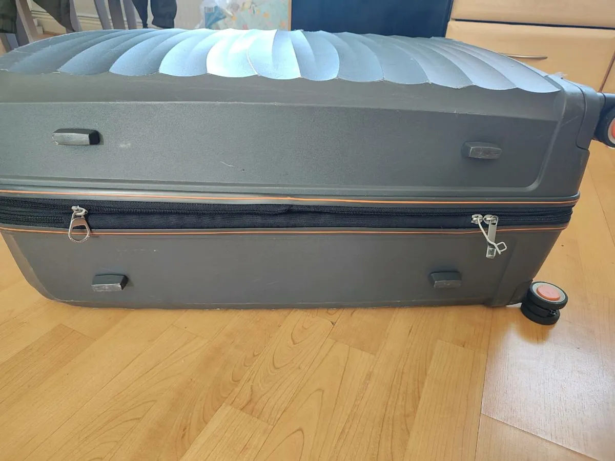 Rock Sunwave 8 Wheel Hard Panel Suitcase - Image 3