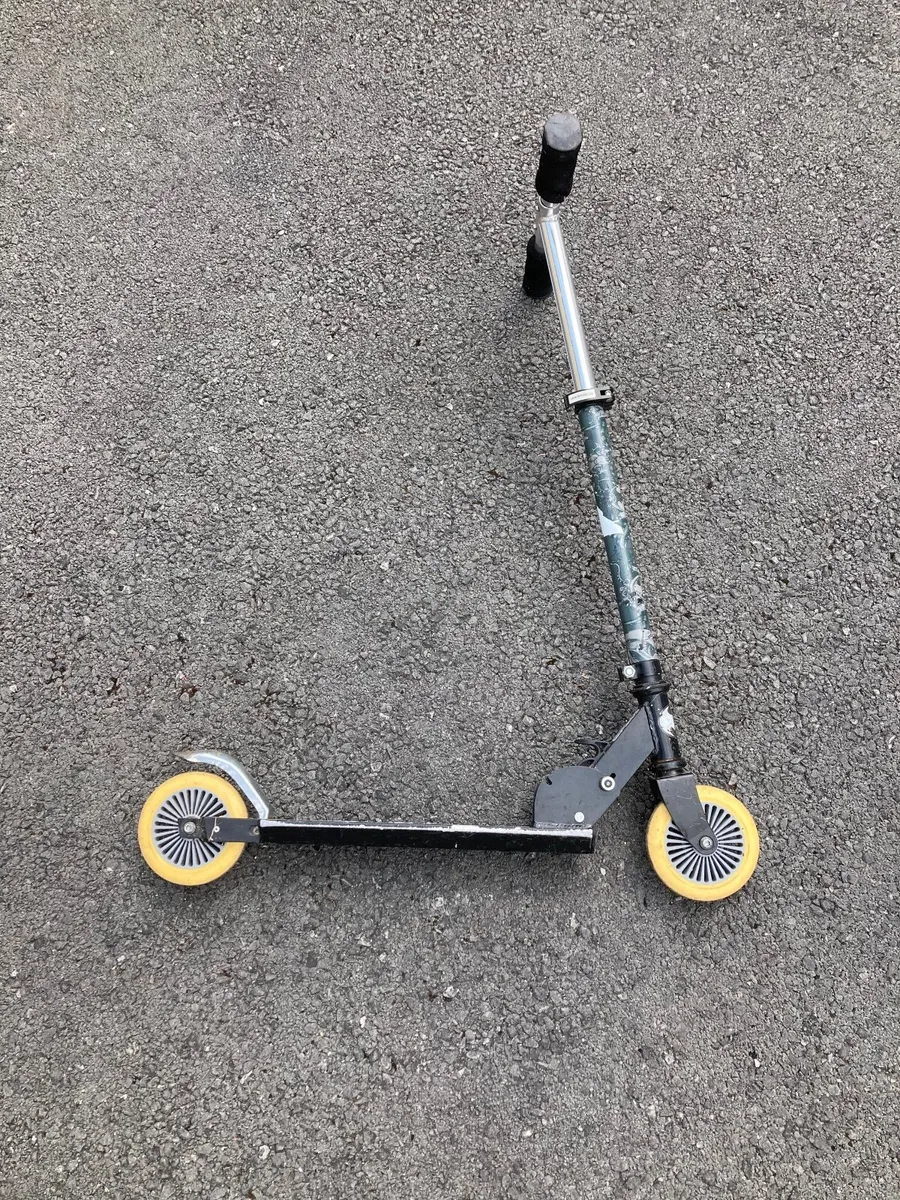 Kids Batman scooter - Image 4