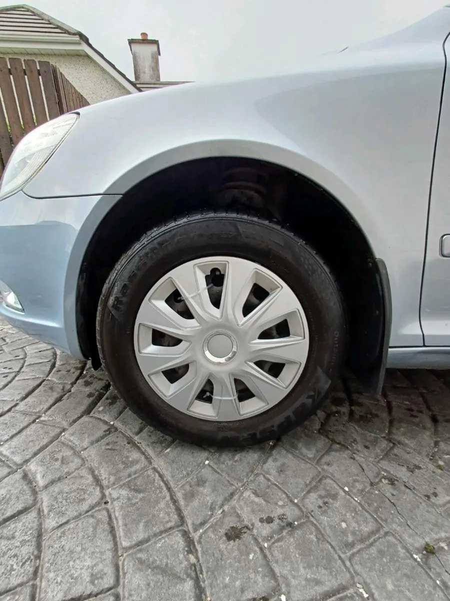 Car - Image 3