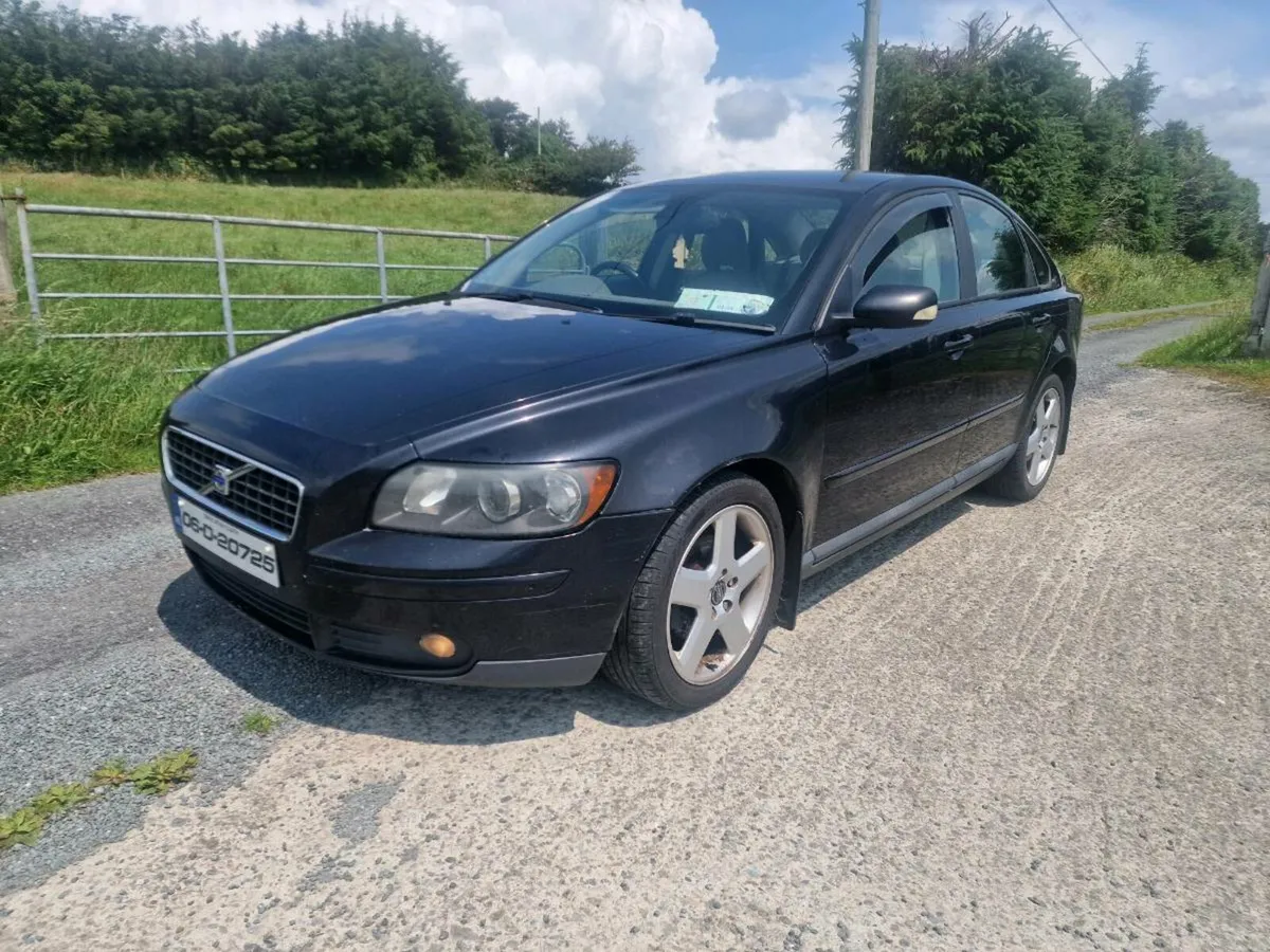 Volvo S40 - Image 1