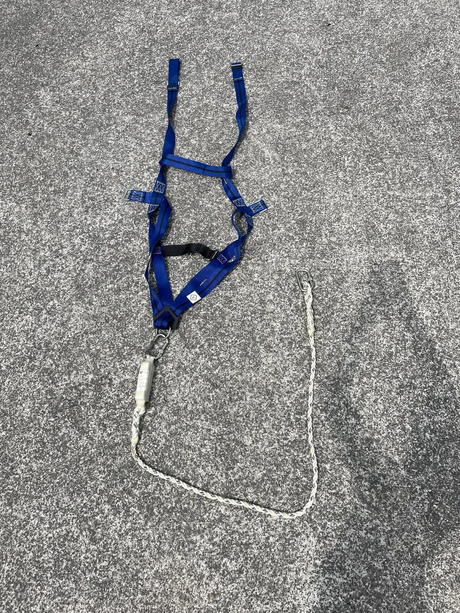 Fall arrest harness