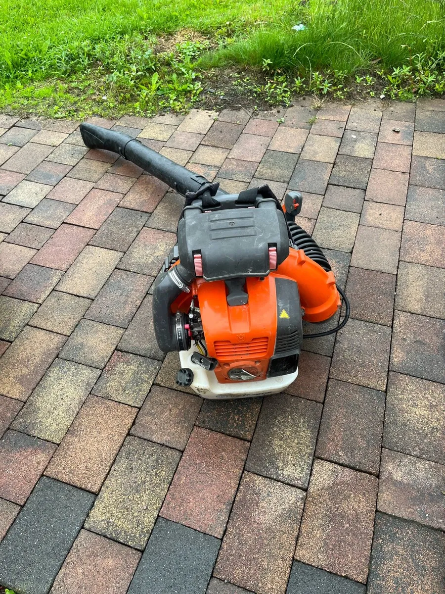 Husqvarna leaf blower - Image 1