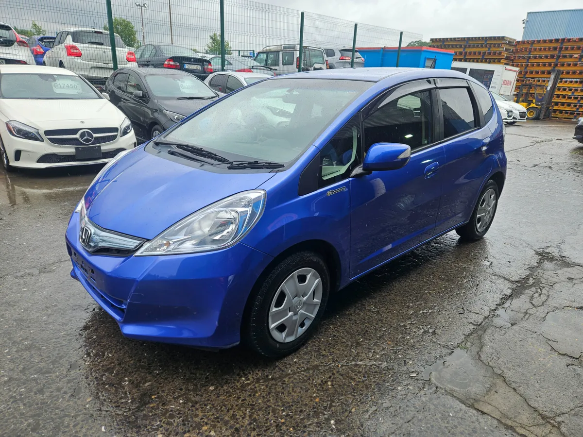 2012 Honda Fit Hybrid Automatic - Image 3