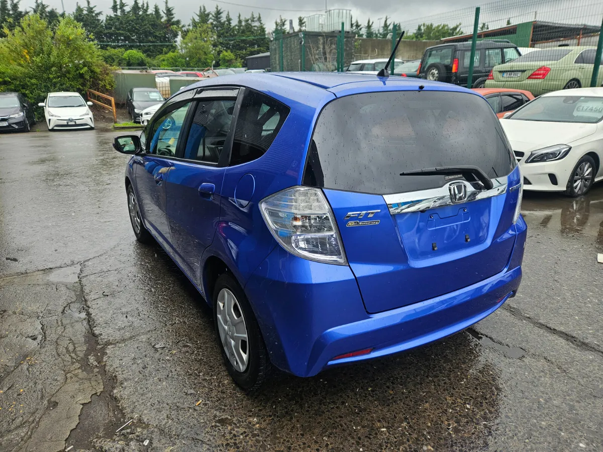 2012 Honda Fit Hybrid Automatic - Image 4