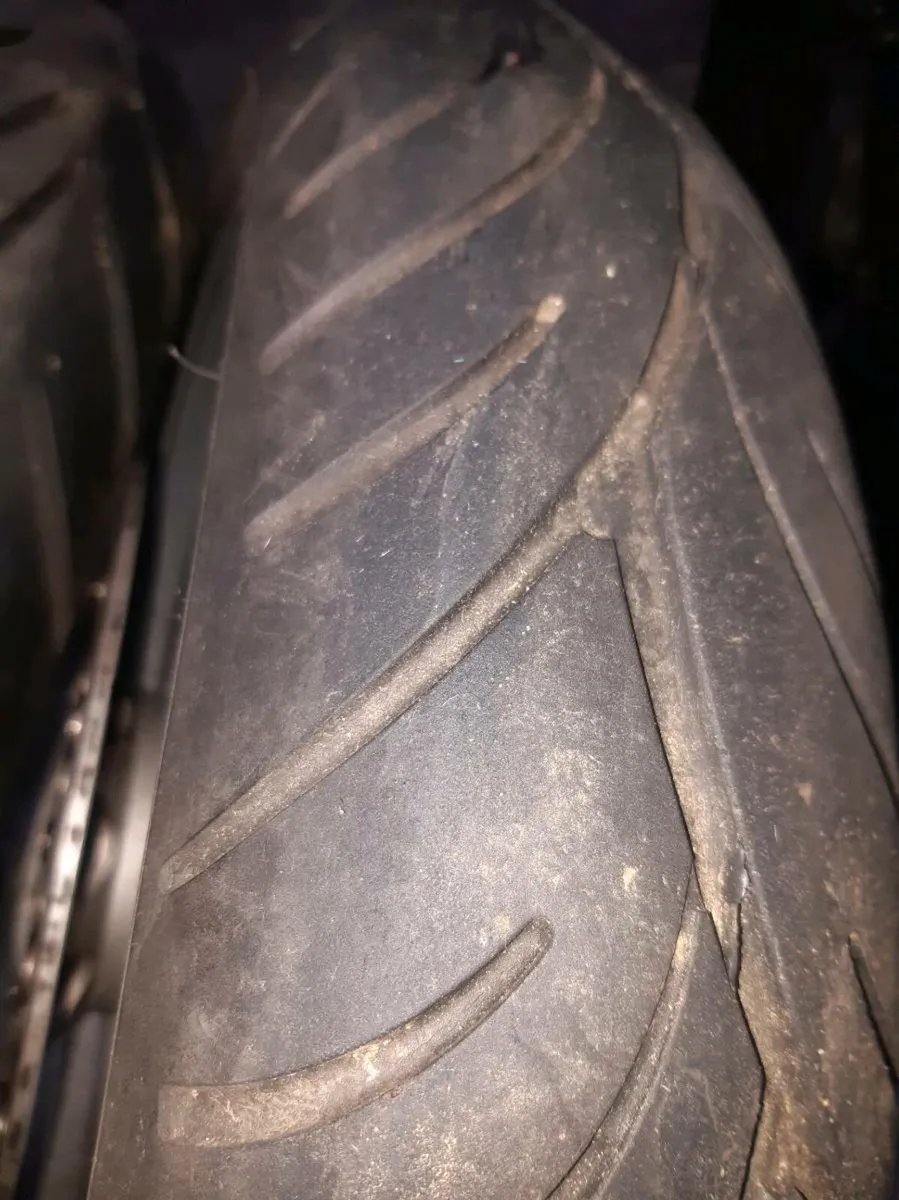 SUZUKI GSX750 F 1990 WHEELS & NEARLY NEW TYRES - Image 4