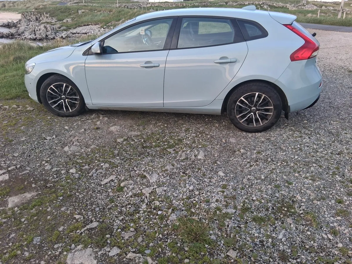 Volvo V40 2017 - Image 3