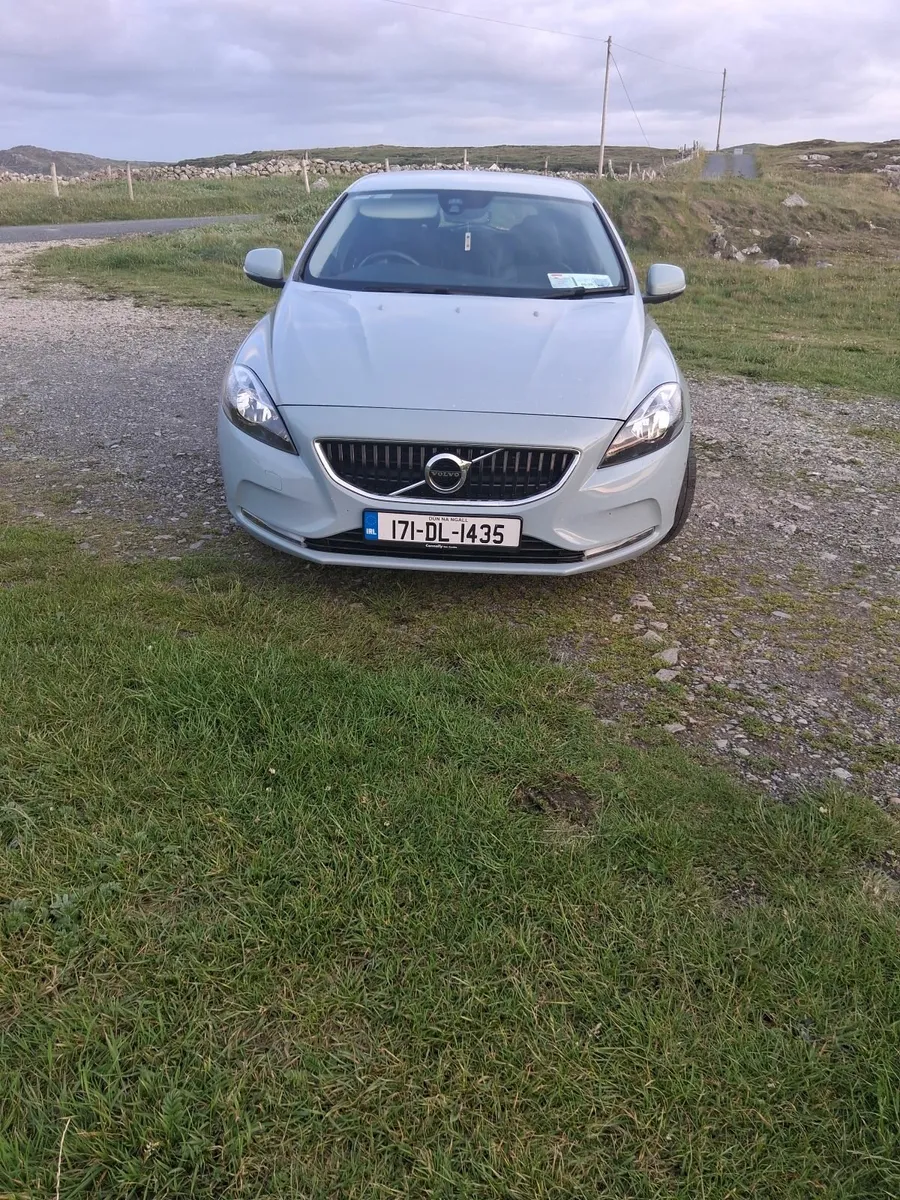 Volvo V40 2017 - Image 1
