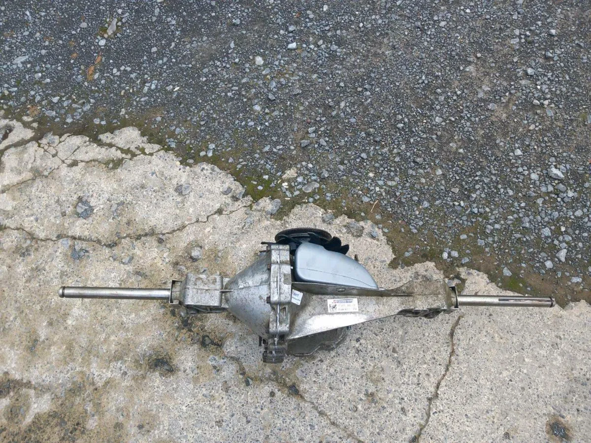 Hydro-gear T2 hydrostatic transmission for sale - Image 2