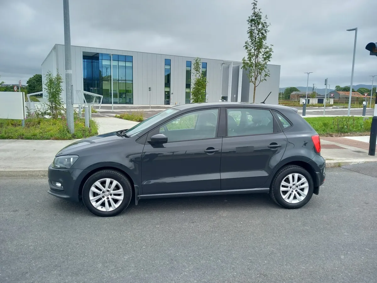 Volkswagen Polo 2015 - Image 2