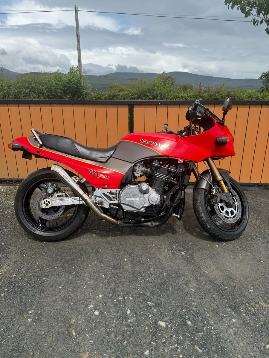 Kawasaki GPZ900r - Image 1