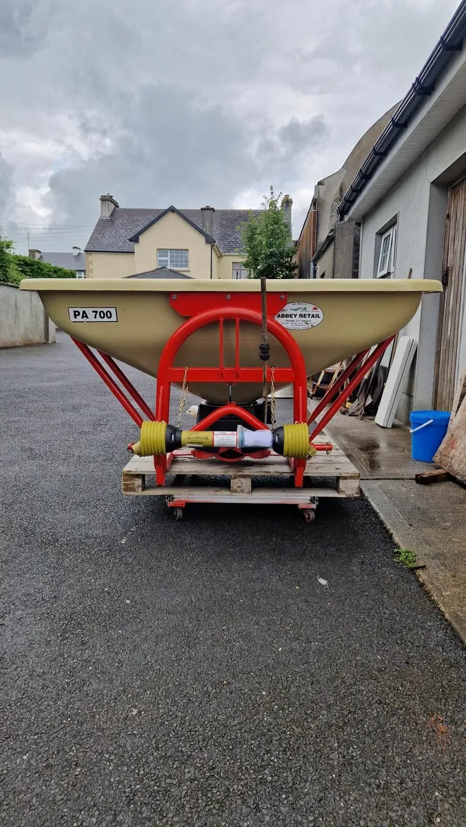 Abbey Manure Spreader - Image 3