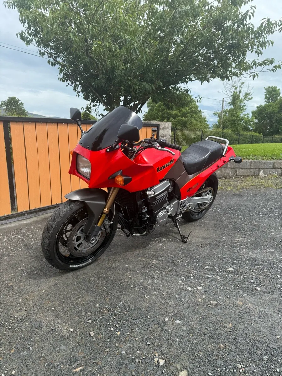 Kawasaki GPZ900r - Image 2