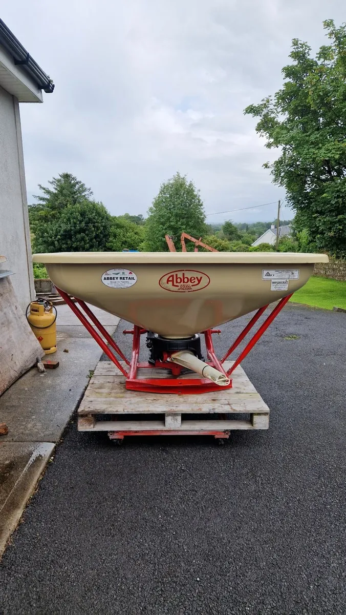 Abbey Manure Spreader - Image 1