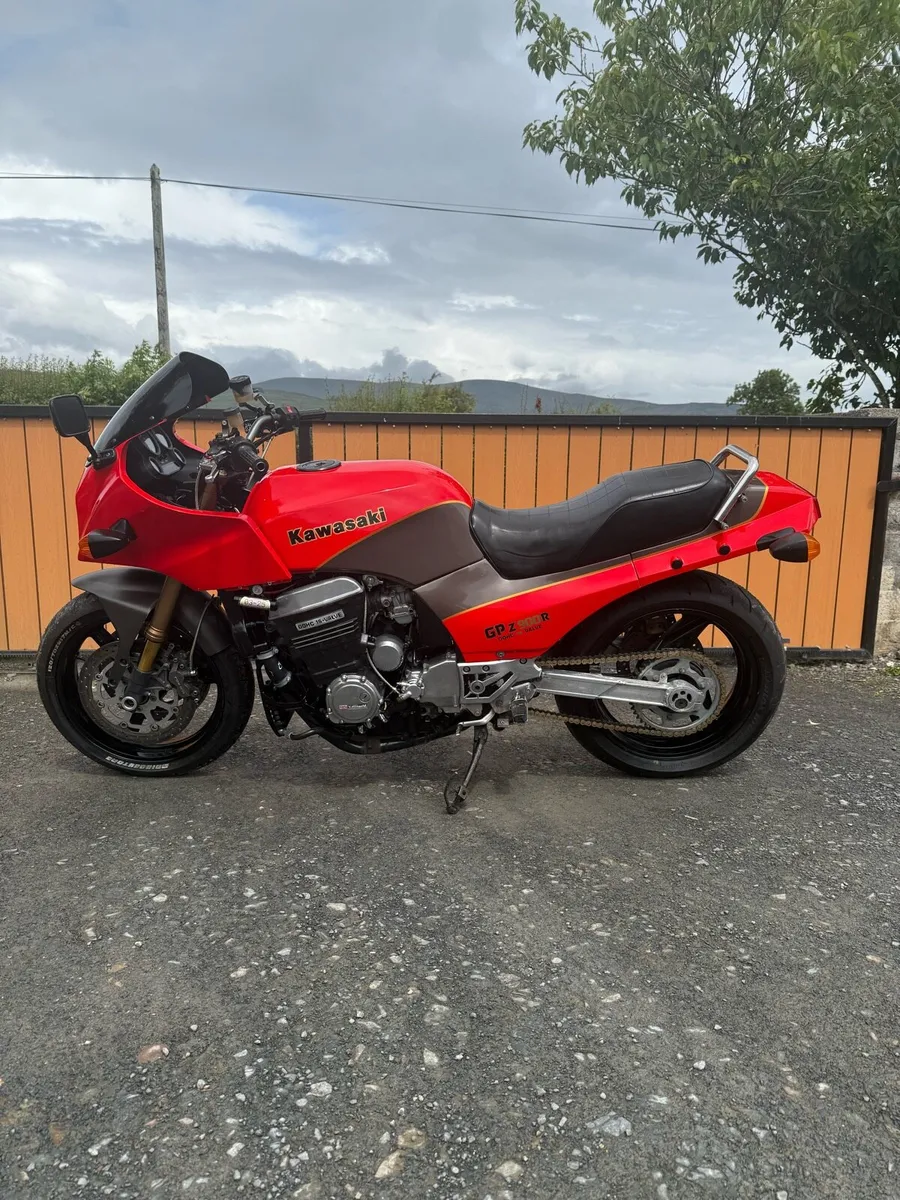Kawasaki GPZ900r - Image 3
