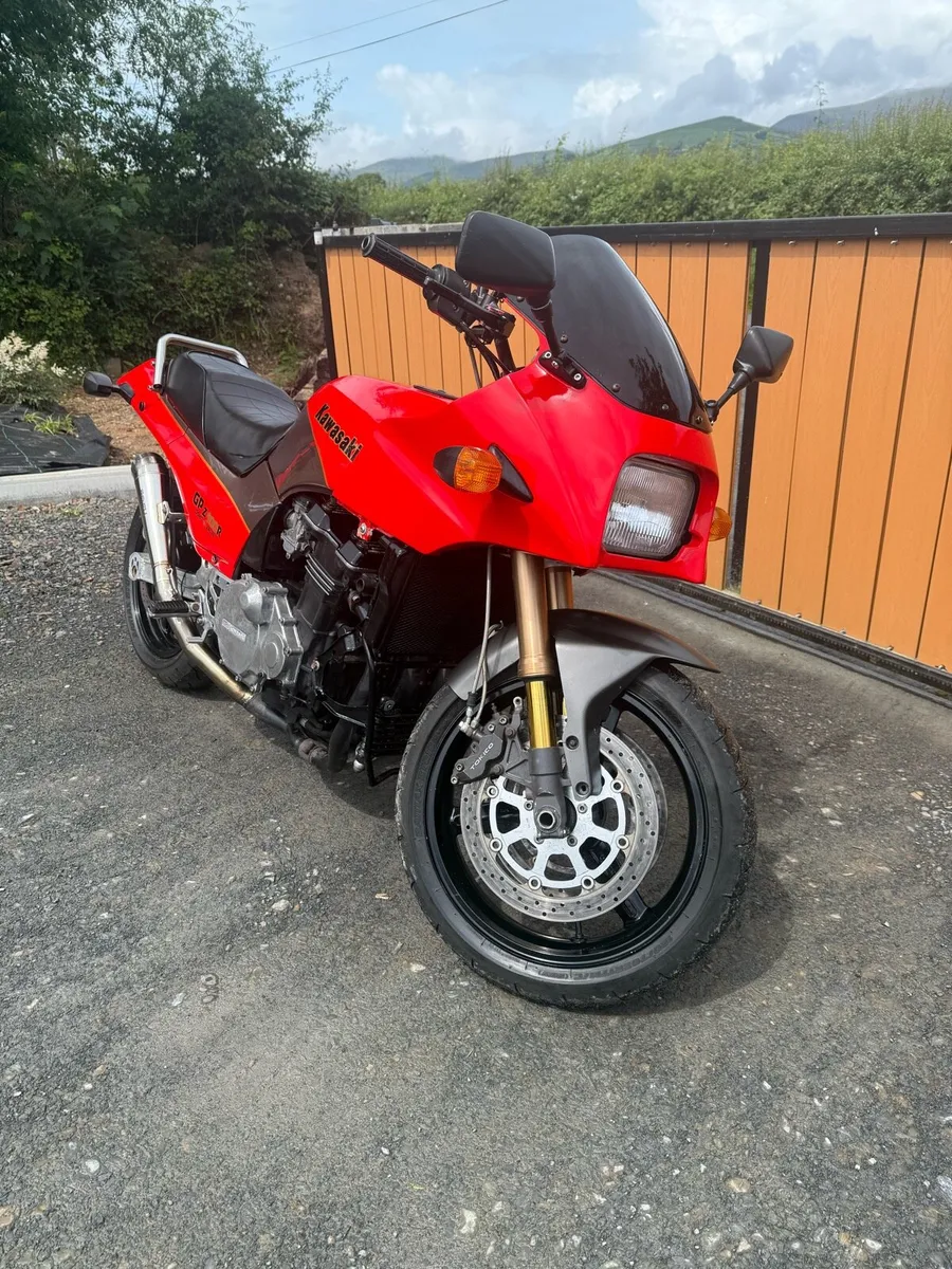 Kawasaki GPZ900r - Image 4