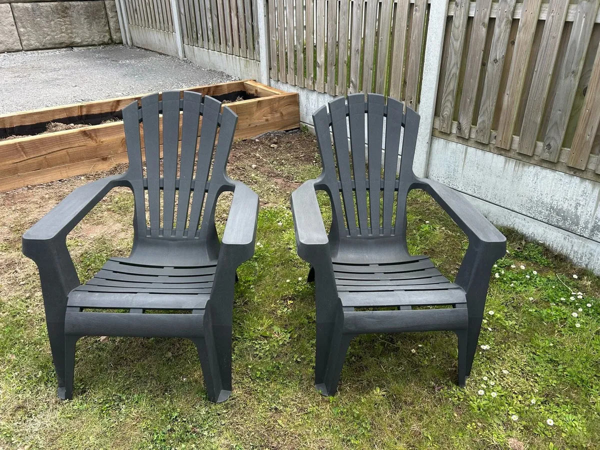 2 x garden chairs - Image 1