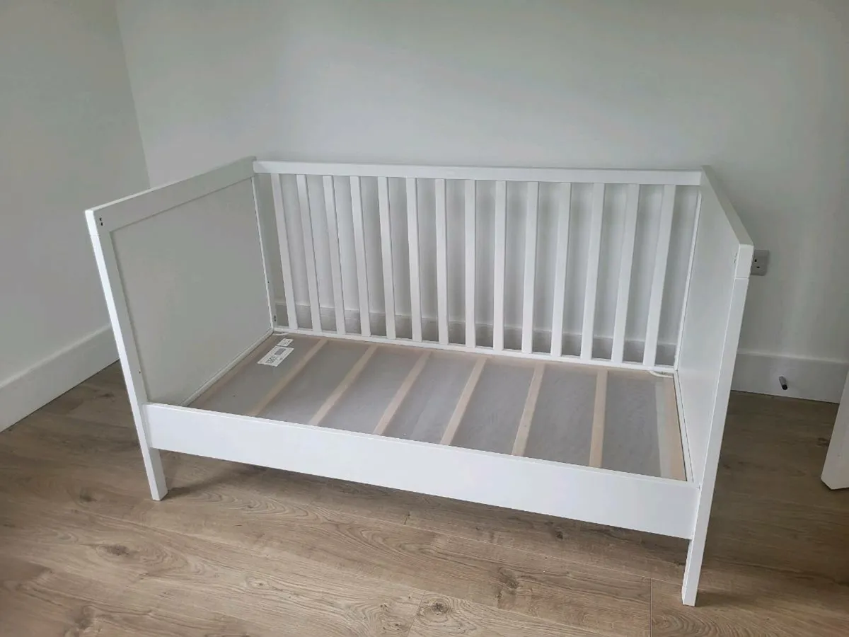 Cot bed - Image 1