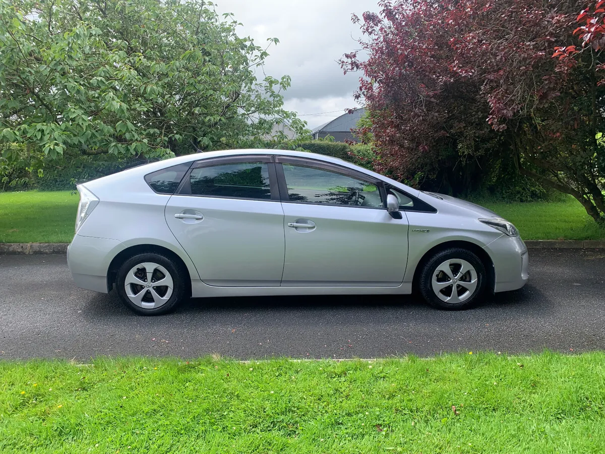 Toyota Prius 2014 HYBRID - Image 1
