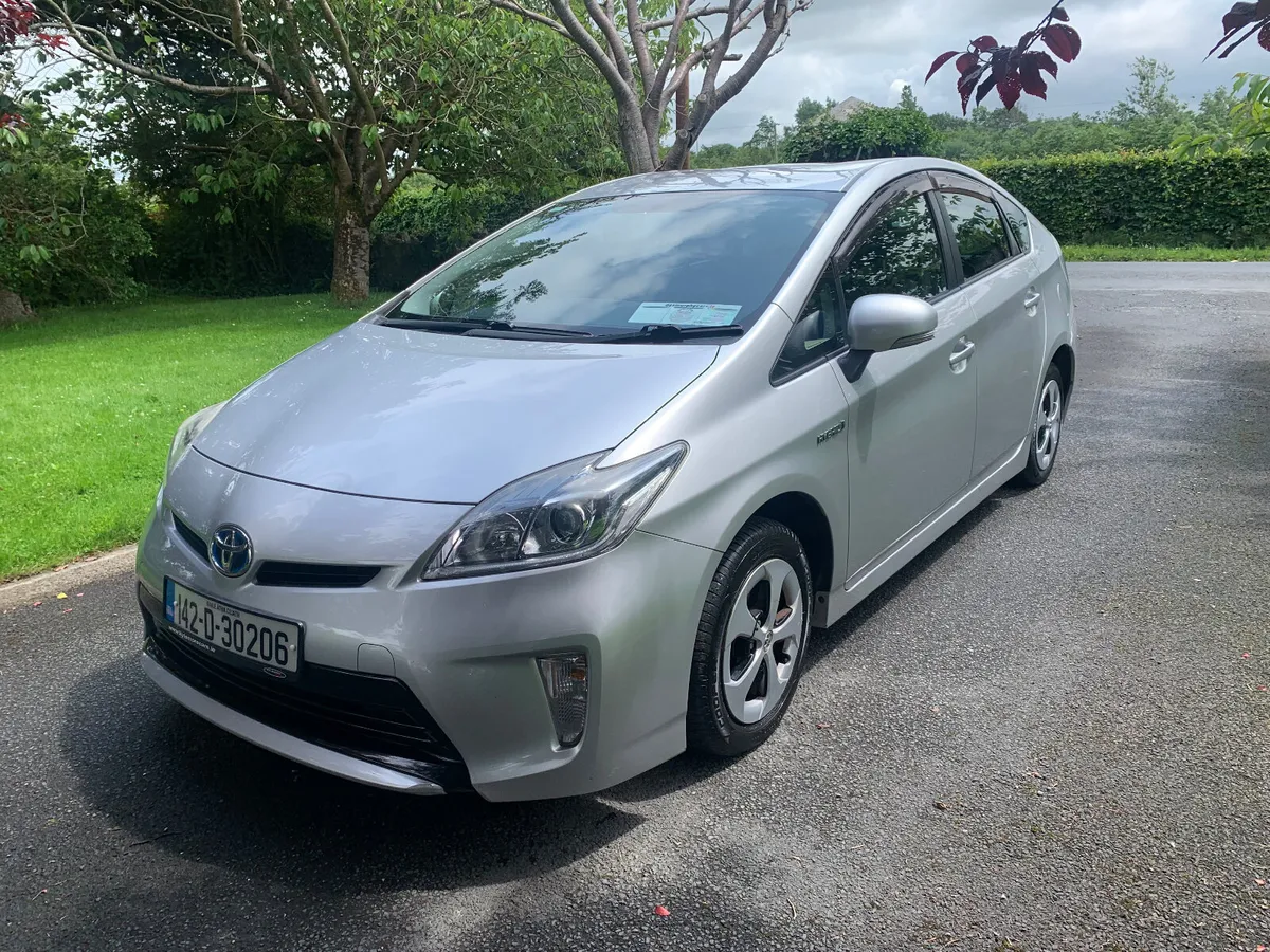 Toyota Prius 2014 HYBRID - Image 2