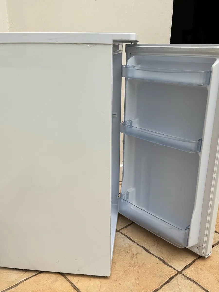 Mini Fridge with Freezer Compartment - Image 2