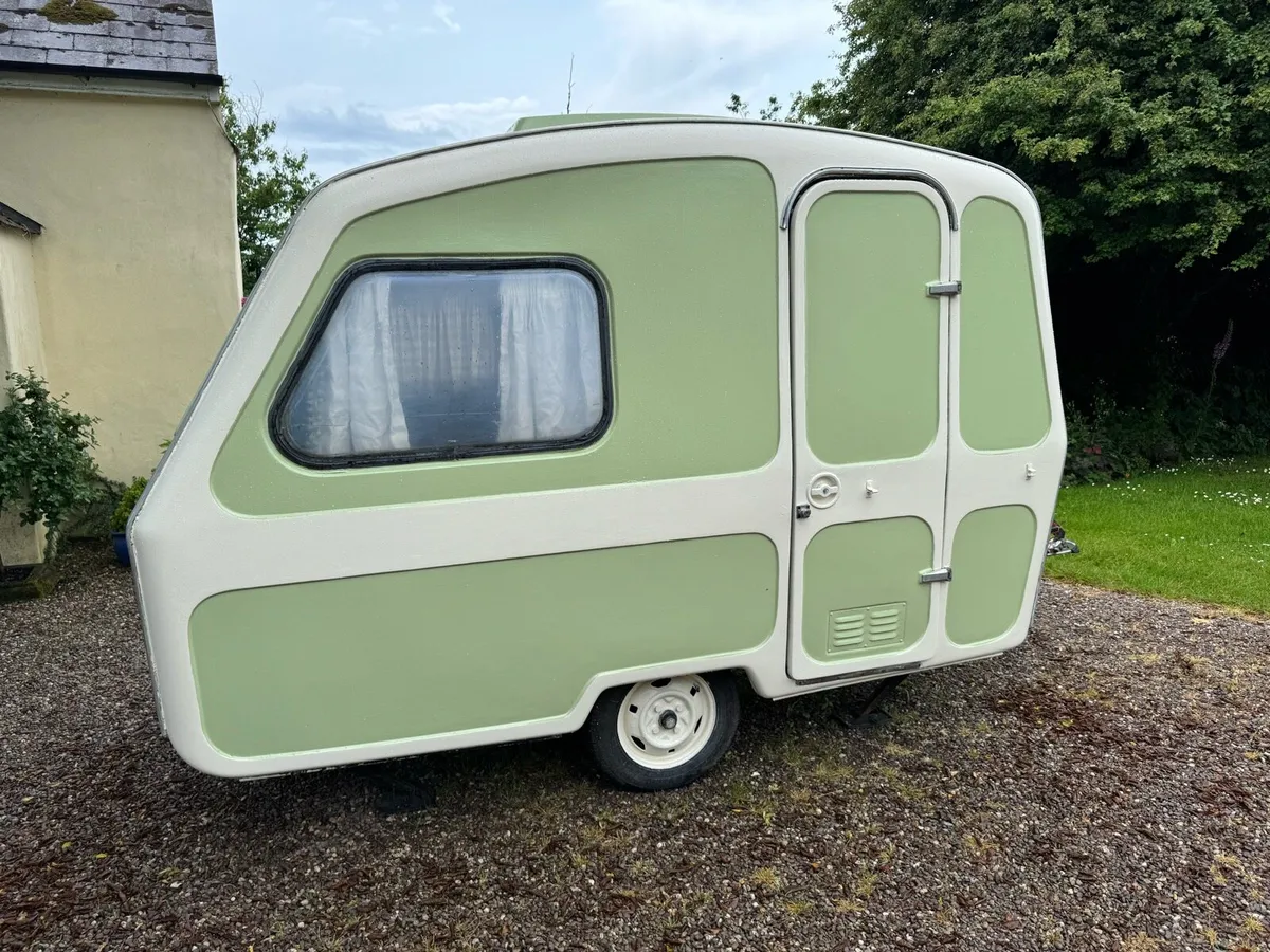 Vintage caravan - Image 1