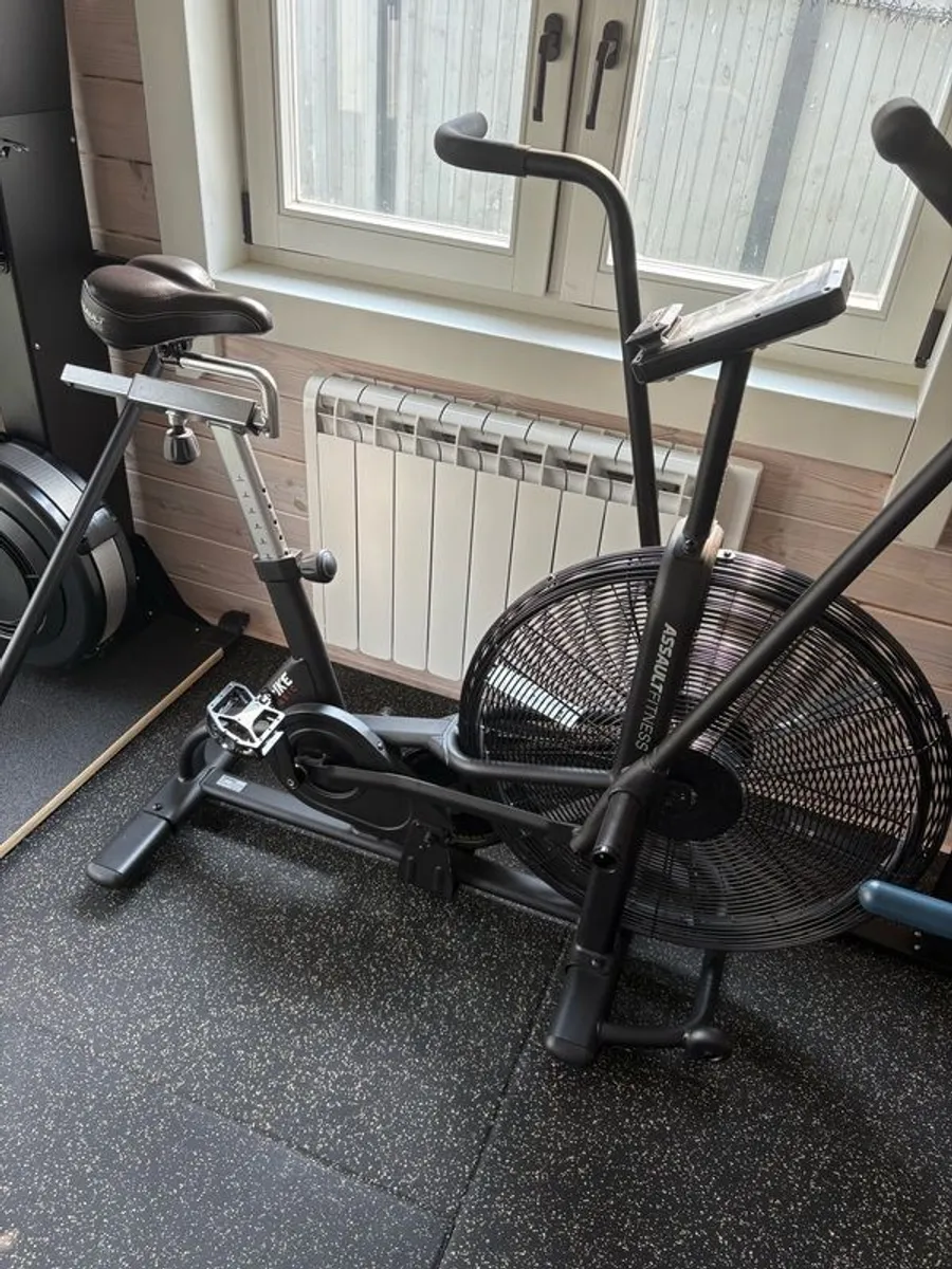 Assault Bike Classic with Elite Console Upgrade - Excellent Condition, Barely Used - Image 2
