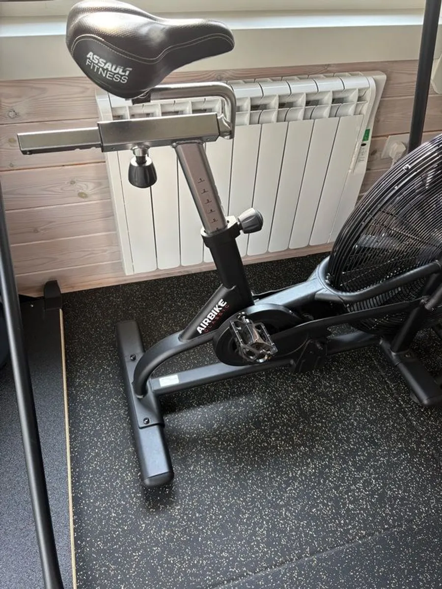 Assault Bike Classic with Elite Console Upgrade - Excellent Condition, Barely Used - Image 3