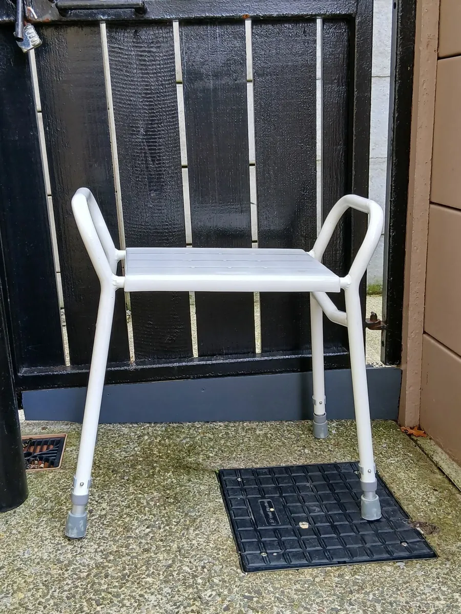 Mobility aid shower seats - Image 4